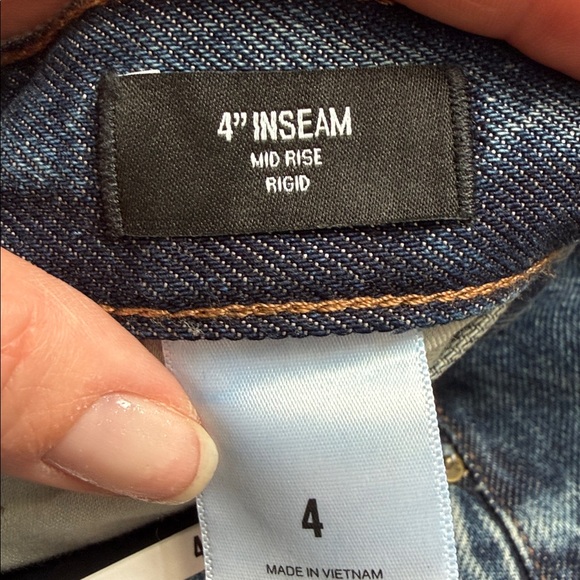 Express Mid Rise Rigid Shorts 4 - Picture 5 of 6